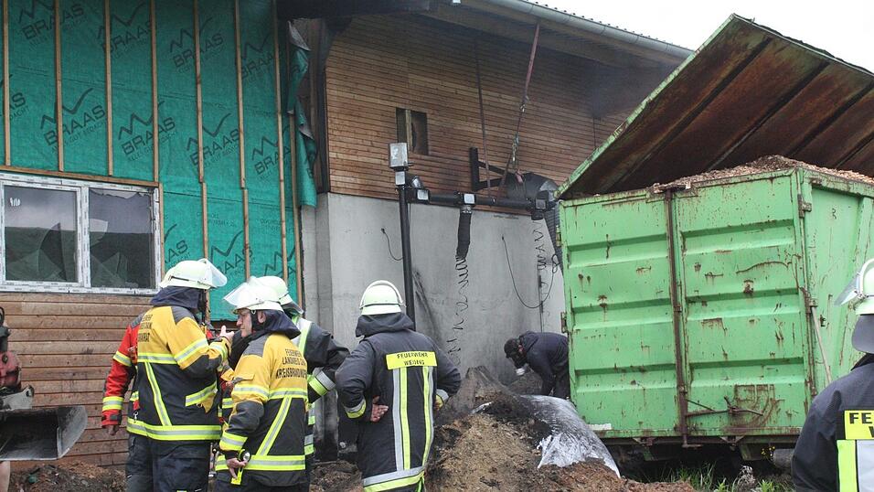 Kohlestaub ist hochentz&uuml;ndlich, zudem war die Brandstelle schwer zug&auml;nglich.