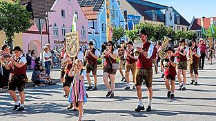 Die Musikkapelle Gro&szlig;k&ouml;llnbach war eine von vier Kapellen beim Auszug.