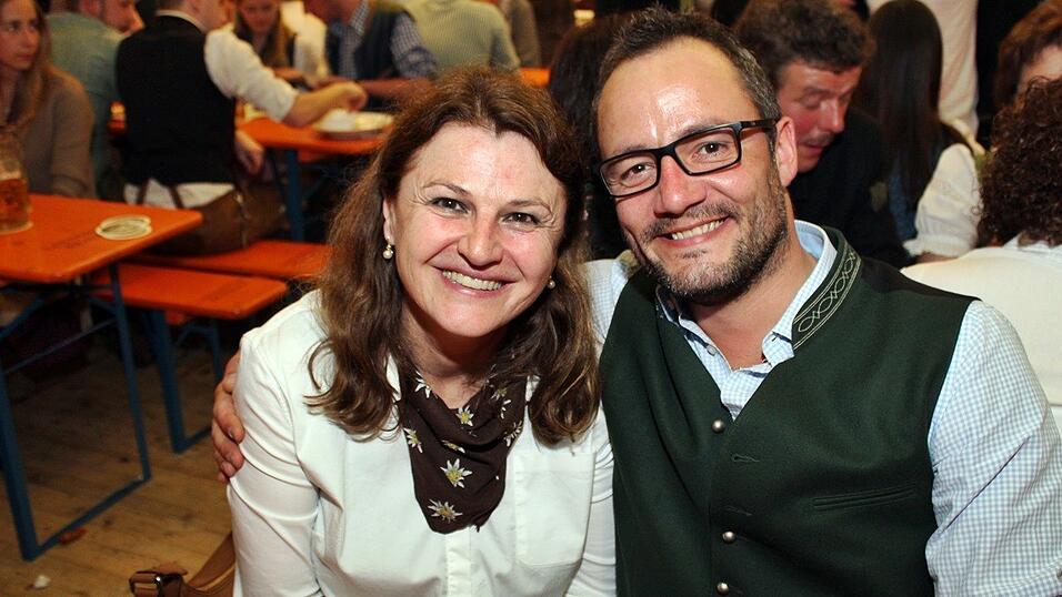 Die Fr&uuml;hjahrsdult 2017 in Landshut neigt sich dem Ende entgegen. Grund genug, noch einmal richtig in den Bierzelten zu feiern - abgerundet vom traditionellen Feuerwerk.