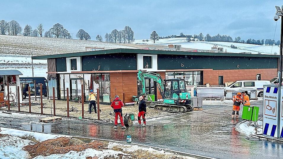 Die Arbeiten am ersten Restaurant einer Fast-Food-Kette in Furth sind im neuen Gewerbegebiet an der Böhmerstraße in der Endphase. Die Arbeiten am ersten Restaurant einer Fast-Food-Kette in Furth sind im neuen Gewerbegebiet an der Böhmerstraße in der Endphase.