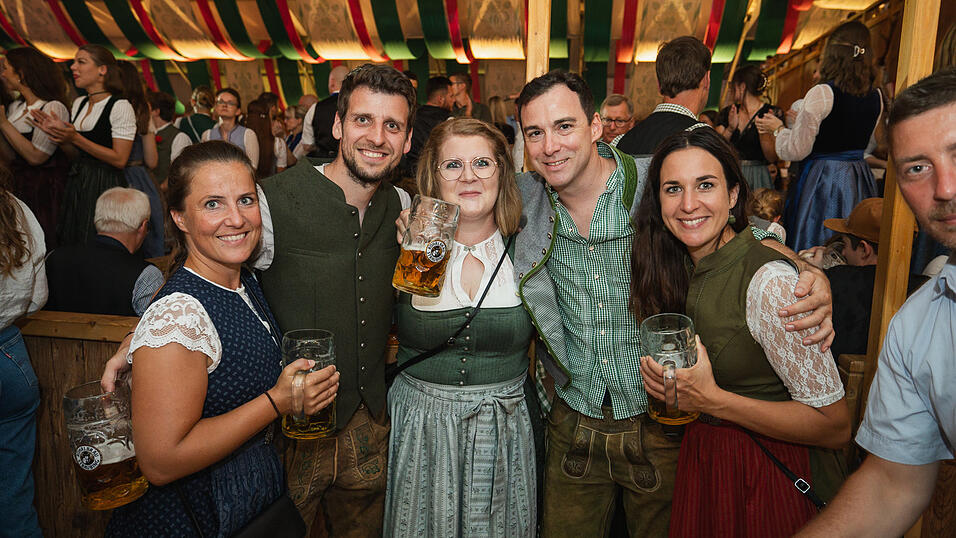 Die Partybilder vom Sonntag, 18. August, aus dem Festzelt Weckmann. Die Partybilder vom Sonntag, 18. August, aus dem Festzelt Weckmann.
