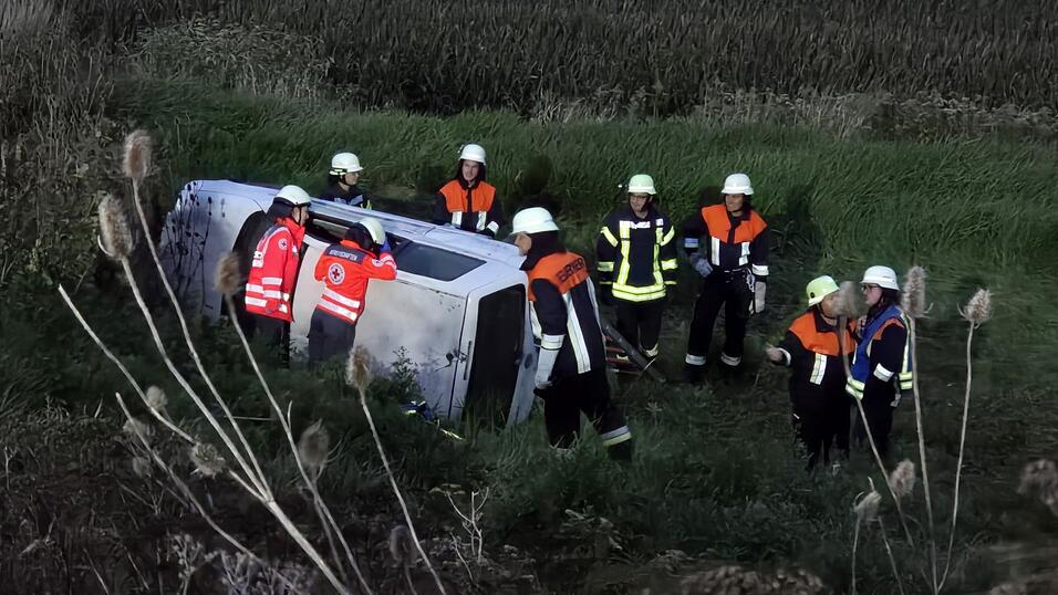 Das Szenario eines Verkehrsunfalls mit zwei Verletzten und einem daraus resultierenden Flächenbrand wirkte realistisch.