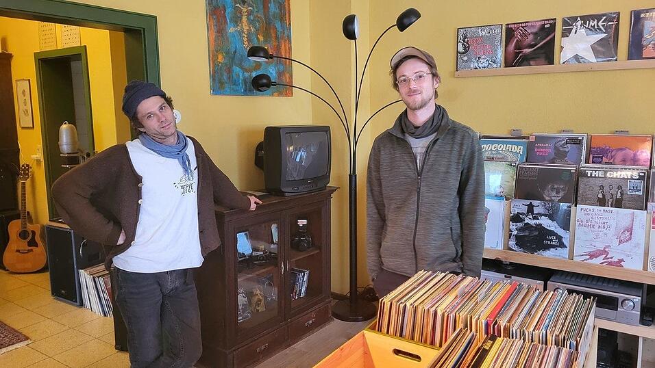 &bdquo;Tante Ernas&ldquo;-Inhaber Louis Dreih&auml;upl (r.) und Fabian Weinzierl