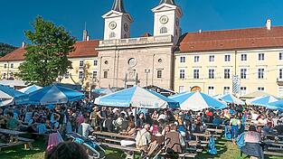 Das Bräustüberl in Tegernsee ist besonders bei Ausflüglern äußerst beliebt. Das wird sich wohl auch nach der aktuellen Spargel-Diskussion nicht ändern. Das Bräustüberl in Tegernsee ist besonders bei Ausflüglern äußerst beliebt. Das wird sich wohl auch nach der aktuellen Spargel-Diskussion nicht ändern.