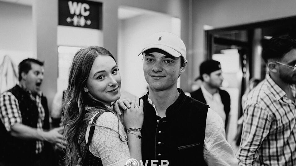 Auch am zweiten Volksfestfreitag schauten viele G&auml;ste im Overtime vorbei.