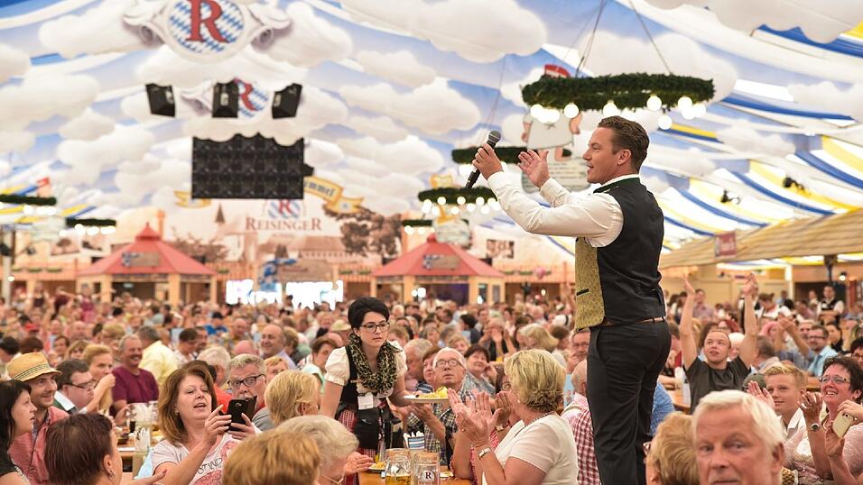 Wenn Stefan Mross singt, spielt das Publikum verr&uuml;ckt.
