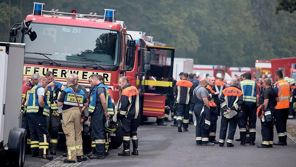 Mehrere hundert Kräfte sind im oberpfälzischen Freudenberg im Einsatz. Mehrere hundert Kräfte sind im oberpfälzischen Freudenberg im Einsatz.
