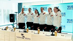 Ein ersatzgeschwächtes deutsches Tennis-Team kämpft gegen den Abstieg aus der Weltgruppe im Billie Jean King Cup. Ein ersatzgeschwächtes deutsches Tennis-Team kämpft gegen den Abstieg aus der Weltgruppe im Billie Jean King Cup.