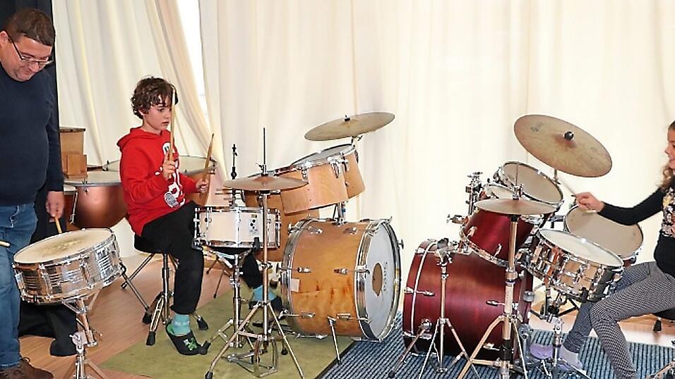 Musikprojekt mit der KMS an der Grund- und Mittelschule Rain.