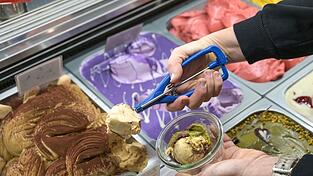 Im Sommer sind Sorbets und Fruchteissorten sehr beliebt. (Archibild)