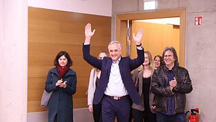 Jubelnd zog Thomas Burger am Sonntagabend in das Marinaforum ein, wo die st&auml;dtische Wahlveranstaltung stattfand.