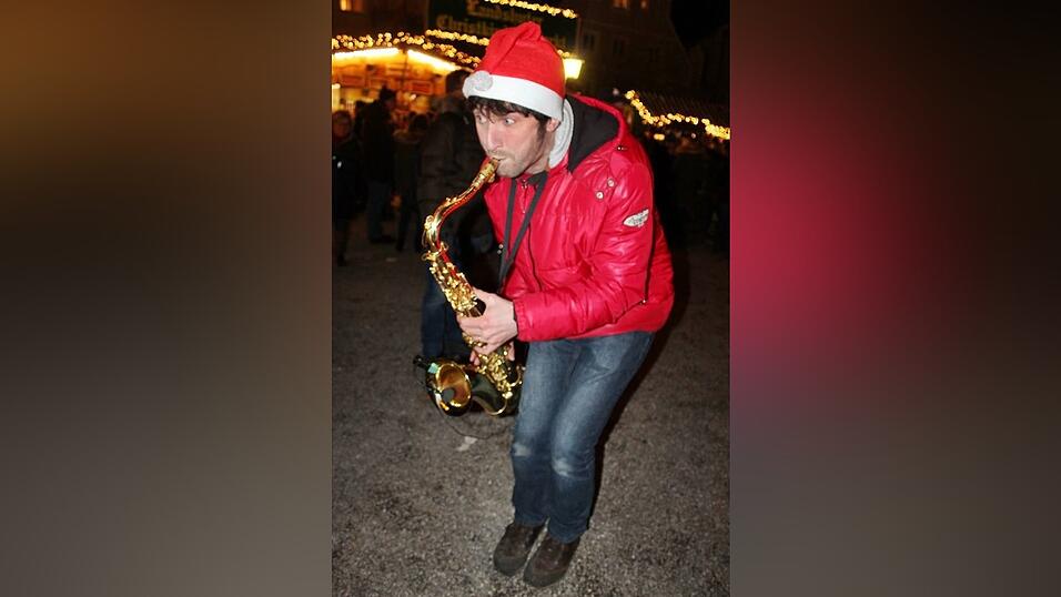 Der idyllische Christkindlmarkt in der Freyung in Landshut zählt zu den schönsten Christkindlmärkten Bayerns. Bei eisigen Temperaturen ist dort insbesondere die Glühwein-Alm natürlich heiß begehrt. Der idyllische Christkindlmarkt in der Freyung in Landshut zählt zu den schönsten Christkindlmärkten Bayerns. Bei eisigen Temperaturen ist dort insbesondere die Glühwein-Alm natürlich heiß begehrt.