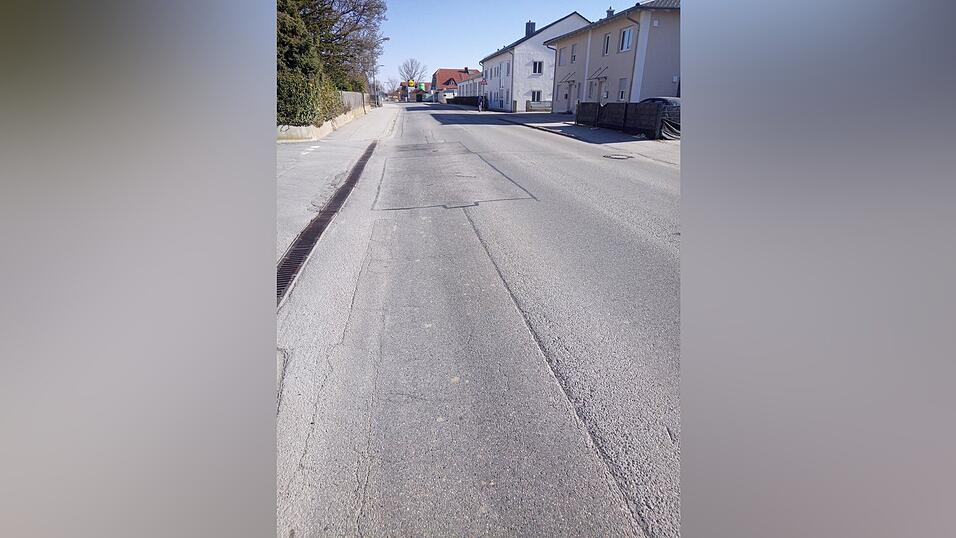 Die Frontenhausener Stra&szlig;e in Vilsbiburg gibt kein gutes Bild mehr ab. Jetzt wird sie saniert.