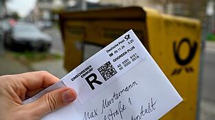 Die Deutsche Post muss künftig deutlich darauf hinweisen, dass bei gewöhnlichen Einschreiben die Haftung auf 25 Euro begrenzt ist. (Symbolbild)