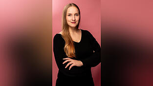 Die Aktivistin Leonie Plaar zeigt in ihrem Buch auf, wie die politische Radikalisierung ihrer Familie durch die AfD schließlich auch zum Bruch führte.