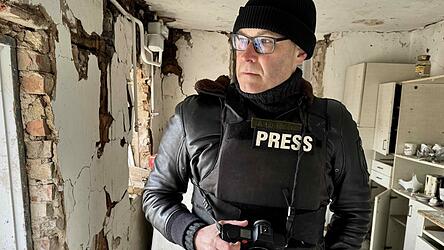 Till Mayer gilt als einer der &bdquo;dienst&auml;ltesten&ldquo; deutschen Berichterstatter &uuml;ber den russischen Angriffskrieg auf die Ukraine.