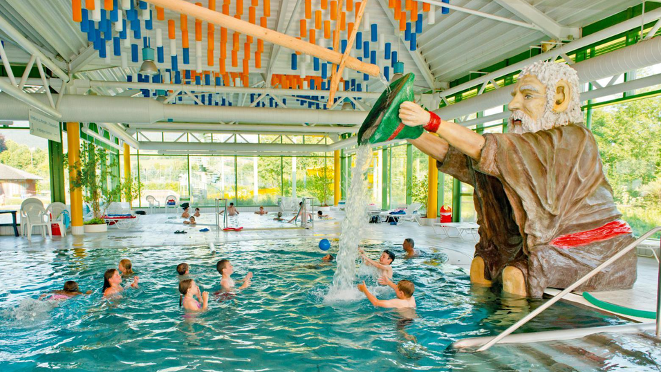Der Osserriese schüttet ab dem morgigen Freitag wieder seinen Hut über Groß und Klein aus. Der Osserriese schüttet ab dem morgigen Freitag wieder seinen Hut über Groß und Klein aus.