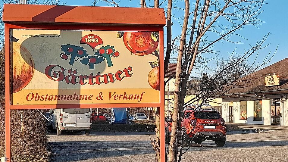 Das Unternehmen Fruchtsäfte Gärttner hat seinen Standort 2018 von Landshut nach Altdorf an die Moosstraße verlegt. Entgegen der Gerüchte, bleibt vor Ort alles beim Alten, auch wenn es zukünftig eine Kooperation mit der Kelterei Nagler aus Regensburg gibt. Das Unternehmen Fruchtsäfte Gärttner hat seinen Standort 2018 von Landshut nach Altdorf an die Moosstraße verlegt. Entgegen der Gerüchte, bleibt vor Ort alles beim Alten, auch wenn es zukünftig eine Kooperation mit der Kelterei Nagler aus Regensburg gibt.