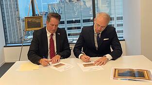 Bernd Ebert (rechts) soll neuer Generaldirektor der Staatlichen Kunstsammlungen Dresden werden. (Archivbild) Bernd Ebert (rechts) soll neuer Generaldirektor der Staatlichen Kunstsammlungen Dresden werden. (Archivbild)