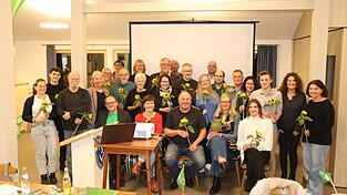 Die Kandidatinnen und Kandidaten der Grünen mit Oberbürgermeisterkandidat Erhard Grundl (vorne Mitte).
