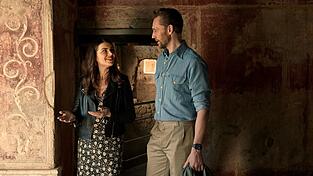 Gemeinsam mit Archäologen begibt sich Tom Hiddleston in Pompeji auf die Spur von Menschen, die den Ausbruch des Vesuvs möglicherweise überlebten. Gemeinsam mit Archäologen begibt sich Tom Hiddleston in Pompeji auf die Spur von Menschen, die den Ausbruch des Vesuvs möglicherweise überlebten.