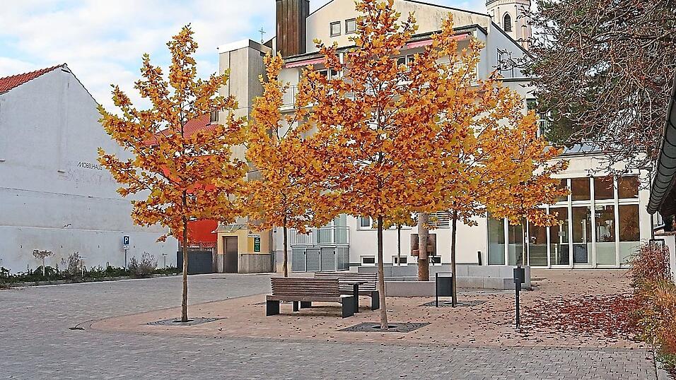 Neben dem freien Platz beim neuen Rathaus kann auch die überdachte Fläche für den Adventsmarkt genutzt werden. Neben dem freien Platz beim neuen Rathaus kann auch die überdachte Fläche für den Adventsmarkt genutzt werden.