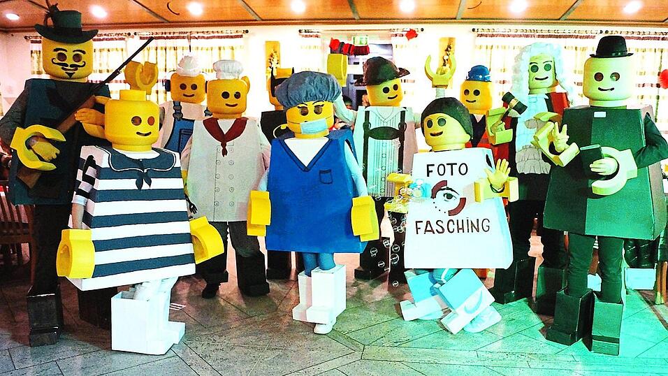 &Uuml;bertreffen sich j&auml;hrlich selbst an Kreativit&auml;t: Die Mitglieder der Skiabteilung holen als Legofiguren verkleidet den ersten Preis bei den Gruppenkost&uuml;men.