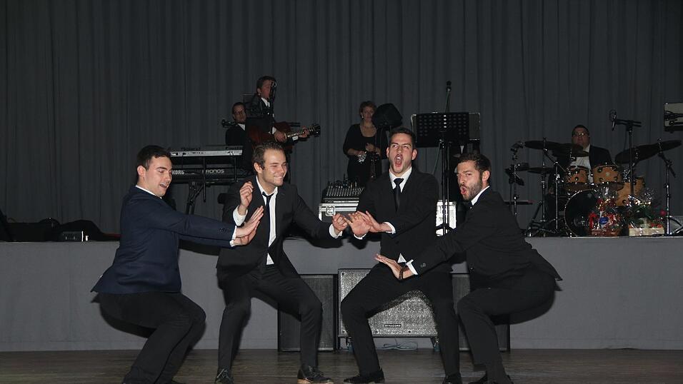 Die Bilder vom Abschlussball der Tanzschule Seidel in der Fraunhofer-Halle am 28. November. Die Bilder vom Abschlussball der Tanzschule Seidel in der Fraunhofer-Halle am 28. November.