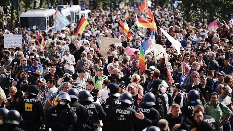 Diese Corona-Demo fand in Berlin statt. (Symbolbild) Diese Corona-Demo fand in Berlin statt. (Symbolbild)