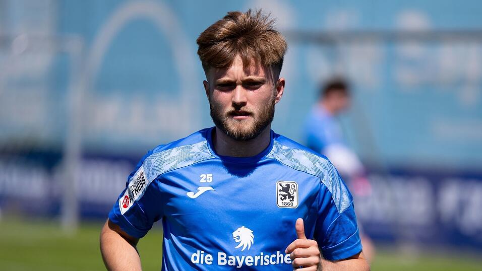 Mathew Collins, Sohn von Rocklegende Phil Collins, im Probetraining bei 1860 M&uuml;nchen.