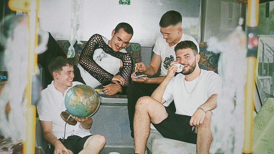 Kurz Nach Zwei spielt Indie-Punk.