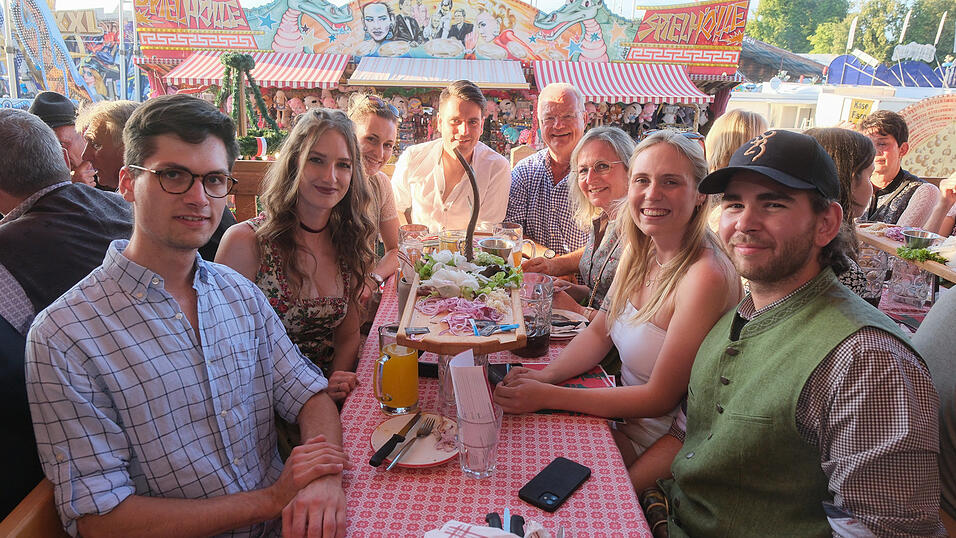 Die Partybilder vom Mittwoch, 16. August 2023, aus dem Festzelt Krönner. Die Partybilder vom Mittwoch, 16. August 2023, aus dem Festzelt Krönner.