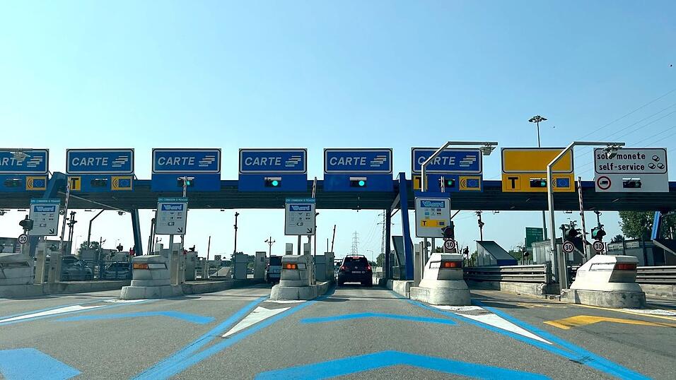 In Italien soll es bei Verspätungen wegen Autobahn-Baustellen jetzt Geld zurückgeben. (Archivbild) In Italien soll es bei Verspätungen wegen Autobahn-Baustellen jetzt Geld zurückgeben. (Archivbild)