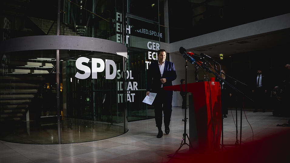 „Es sind sehr schwere Zeiten für politisch Verantwortliche“, sagt SPD-Co-Chef Lars Klingbeil. „Es sind sehr schwere Zeiten für politisch Verantwortliche“, sagt SPD-Co-Chef Lars Klingbeil.
