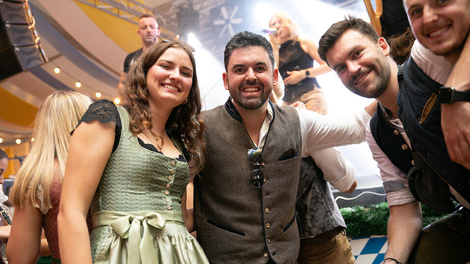 Die Partybilder vom Freitag, 8. August, aus dem Festzelt Reisinger. Die Partybilder vom Freitag, 8. August, aus dem Festzelt Reisinger.