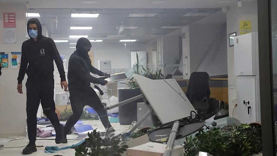 Bei den Protesten Studierender gegen die Bildungspolitik in Tirana kam es zu Verwüstungen. (Archivbild) Bei den Protesten Studierender gegen die Bildungspolitik in Tirana kam es zu Verwüstungen. (Archivbild)