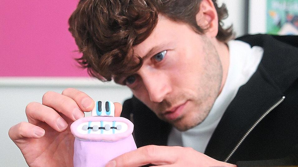 „Durch die Augen beginnt eine Figur zu leben“, sagt Kneteillustrator Andi Meier. „Durch die Augen beginnt eine Figur zu leben“, sagt Kneteillustrator Andi Meier.