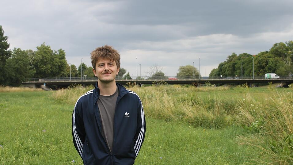 Dominic Penker steht in seinem Forschungsgebiet.