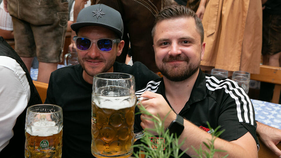 Die Partybilder vom Montag, 11. August, aus dem Festzelt Wenisch. Die Partybilder vom Montag, 11. August, aus dem Festzelt Wenisch.