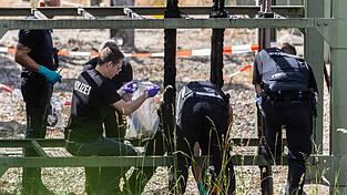 Aus Sicherheitskreisen heißt es, die Vorgehensweise deute auf linksextremistische Täter hin. Aus Sicherheitskreisen heißt es, die Vorgehensweise deute auf linksextremistische Täter hin.