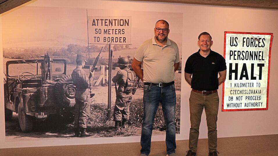 Haben die Weichen f&uuml;r die Sonderausstellung gut gestellt und freuen sich auf die Er&ouml;ffnung am kommenden Sonntag: Museumsvereinsvorsitzender J&uuml;rgen Lampatzer (links) und Dr. Martin Schreiner vom Kulturreferat des Landratsamtes.