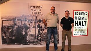Haben die Weichen für die Sonderausstellung gut gestellt und freuen sich auf die Eröffnung am kommenden Sonntag: Museumsvereinsvorsitzender Jürgen Lampatzer (links) und Dr. Martin Schreiner vom Kulturreferat des Landratsamtes. Haben die Weichen für die Sonderausstellung gut gestellt und freuen sich auf die Eröffnung am kommenden Sonntag: Museumsvereinsvorsitzender Jürgen Lampatzer (links) und Dr. Martin Schreiner vom Kulturreferat des Landratsamtes.