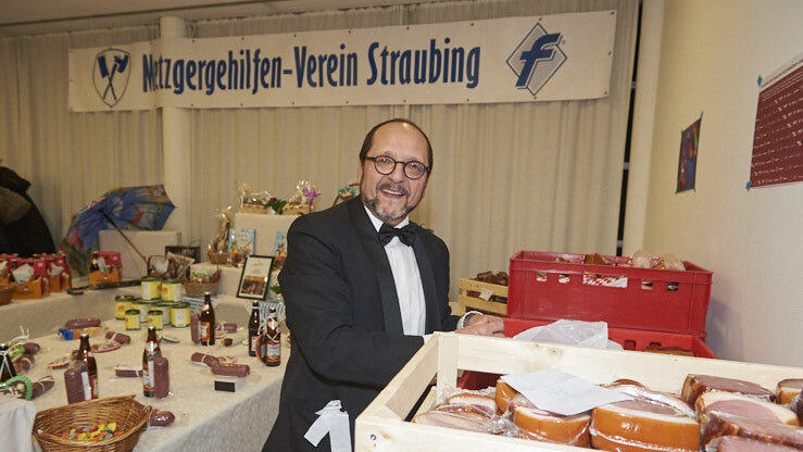 Die Metzgerzunft hat am Samstagabend in die Joseph-von-Fraunhofer-Halle eingeladen. Die Metzgerzunft hat am Samstagabend in die Joseph-von-Fraunhofer-Halle eingeladen.