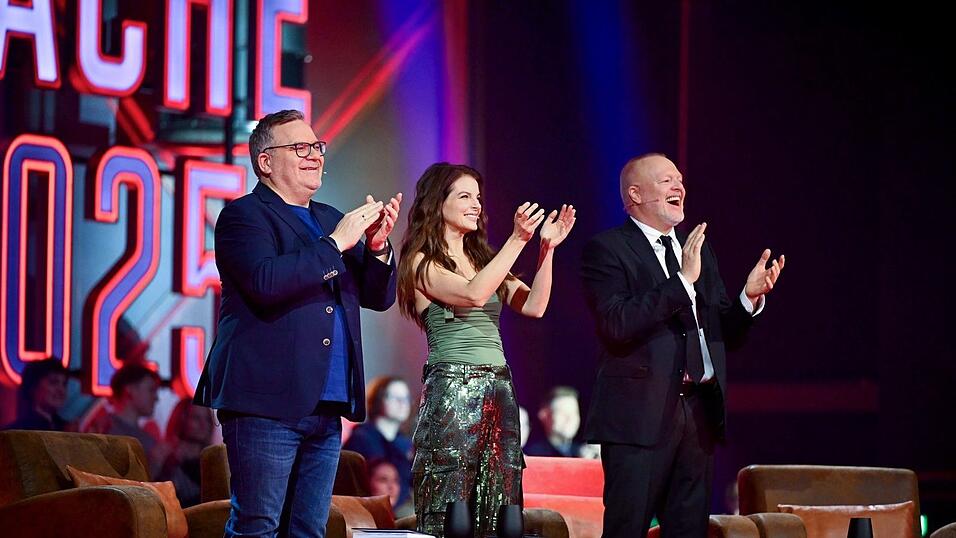 Die Jury um Stefan Raab hat beim ESC-Vorentscheid die ersten Entscheidungen getroffen.