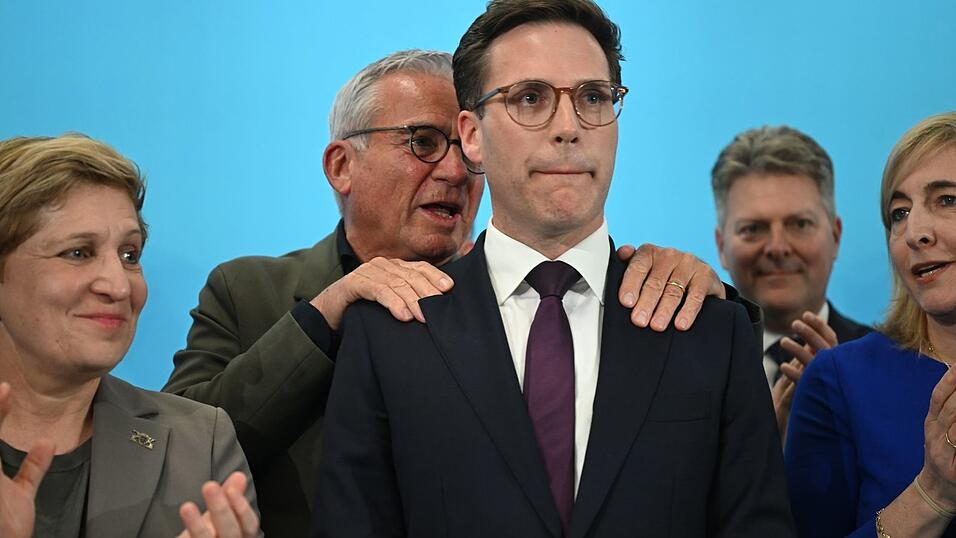 Die CDU mit Spitzenmann Manuel Hagel gewann hinzu, lag laut Hochrechnungen aber knapp hinter den Gr&uuml;nen.