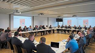 Besprechung der Arbeitsgruppe im Polizeipräsidium.