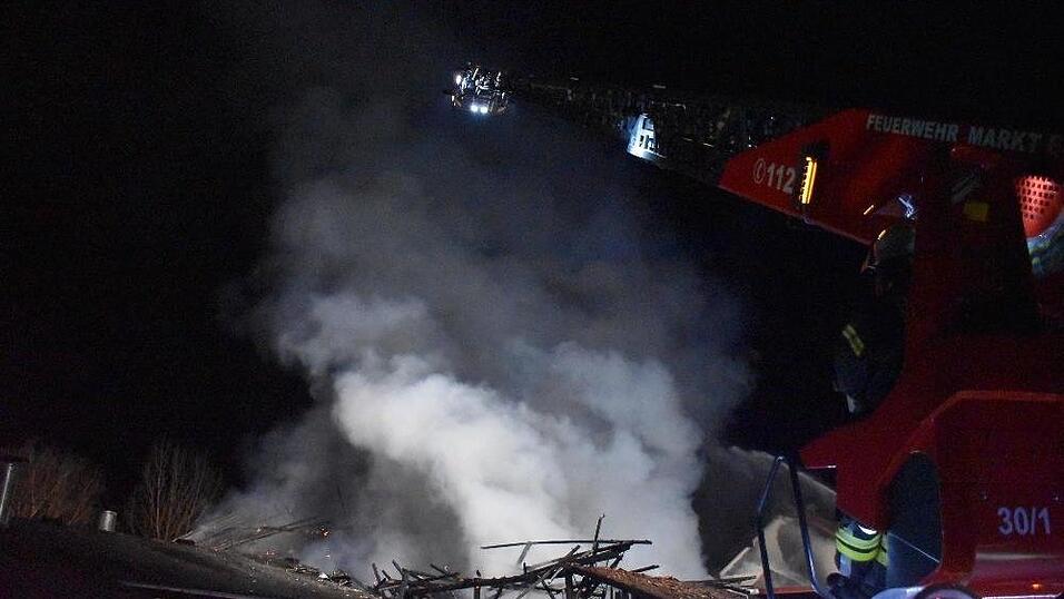 Bei einem Brand auf einem Bauernhof im Landkreis Deggendorf kamen mehrere Rinder ums Leben.