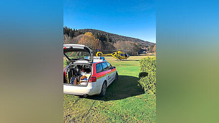 Das altes Fahrzeug während eines Einsatzes. Dank der überwältigenden Resonanz auf die 2023 gestartete Spendenaktion konnte inzwischen ein neues Fahrzeug bestellt werden.