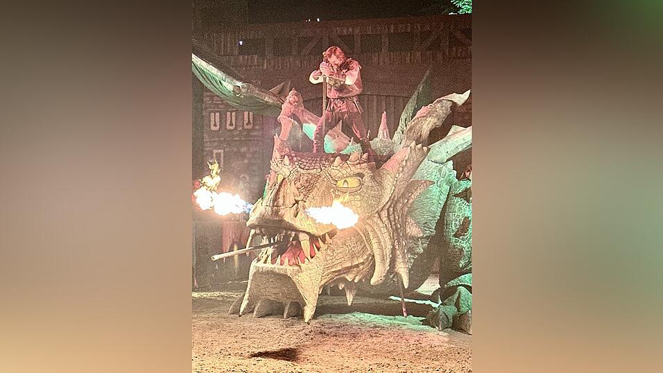 Eindr&uuml;cke von der Gruppe 'blau', die am Freitagabend die Drachenstich-Premiere gespielt hat.