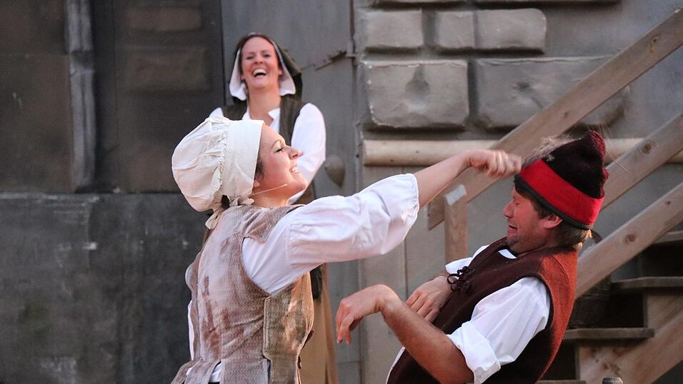 Bilder der Gruppe 'Gr&uuml;n' des Drachenstich-Festspiels.